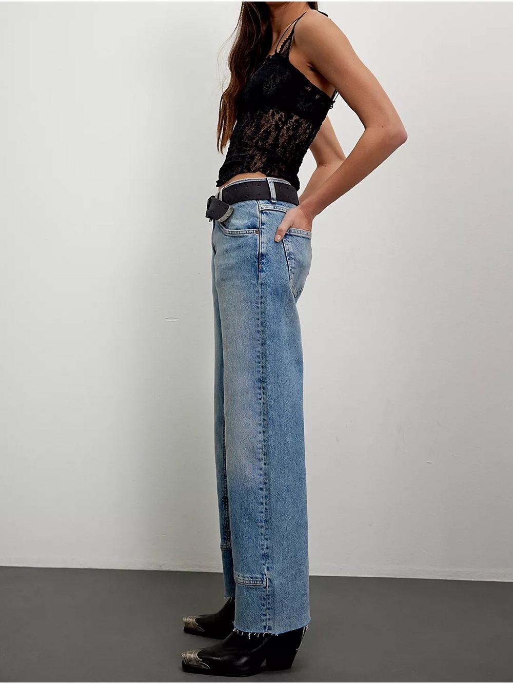 NWT FREE PEOPLE Risk Taker Mid-Rise Jeans! - Picture 4 of 8
